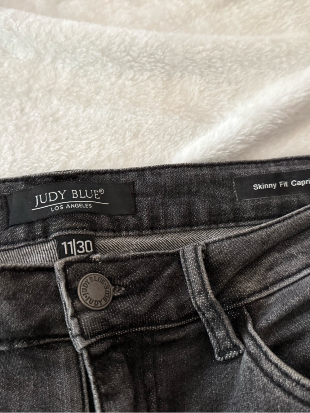 Judy Blue Skinny Fit Grey Stretch Distressed Capris 11/30 size 11 - Picture 6 of 9